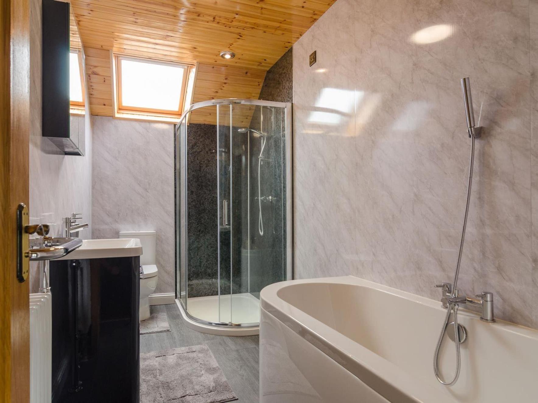 Avoca Lodge Lisburn Bagian luar foto